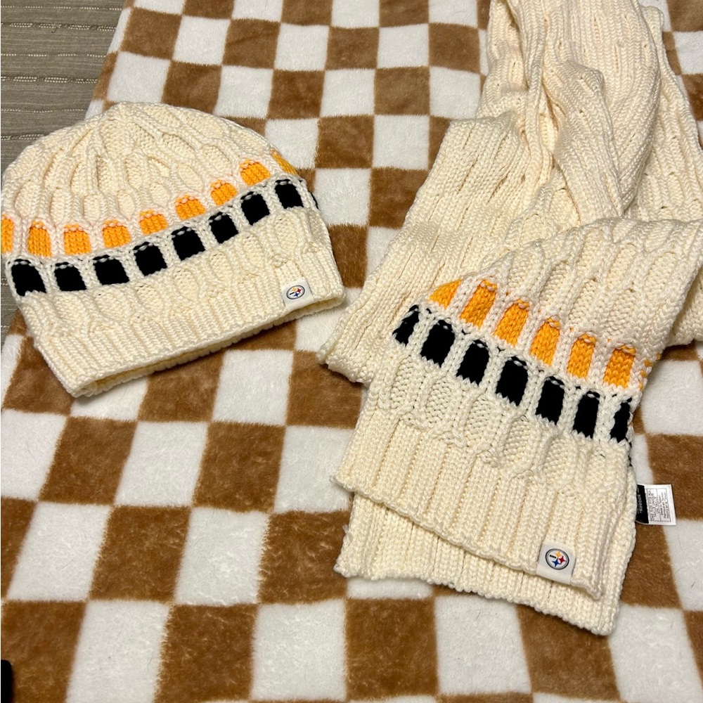 Women’s Steelers Hat and Scarf Set